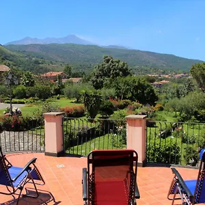  Lodge Vulcano, Tra L'etna E Il Mare Italië