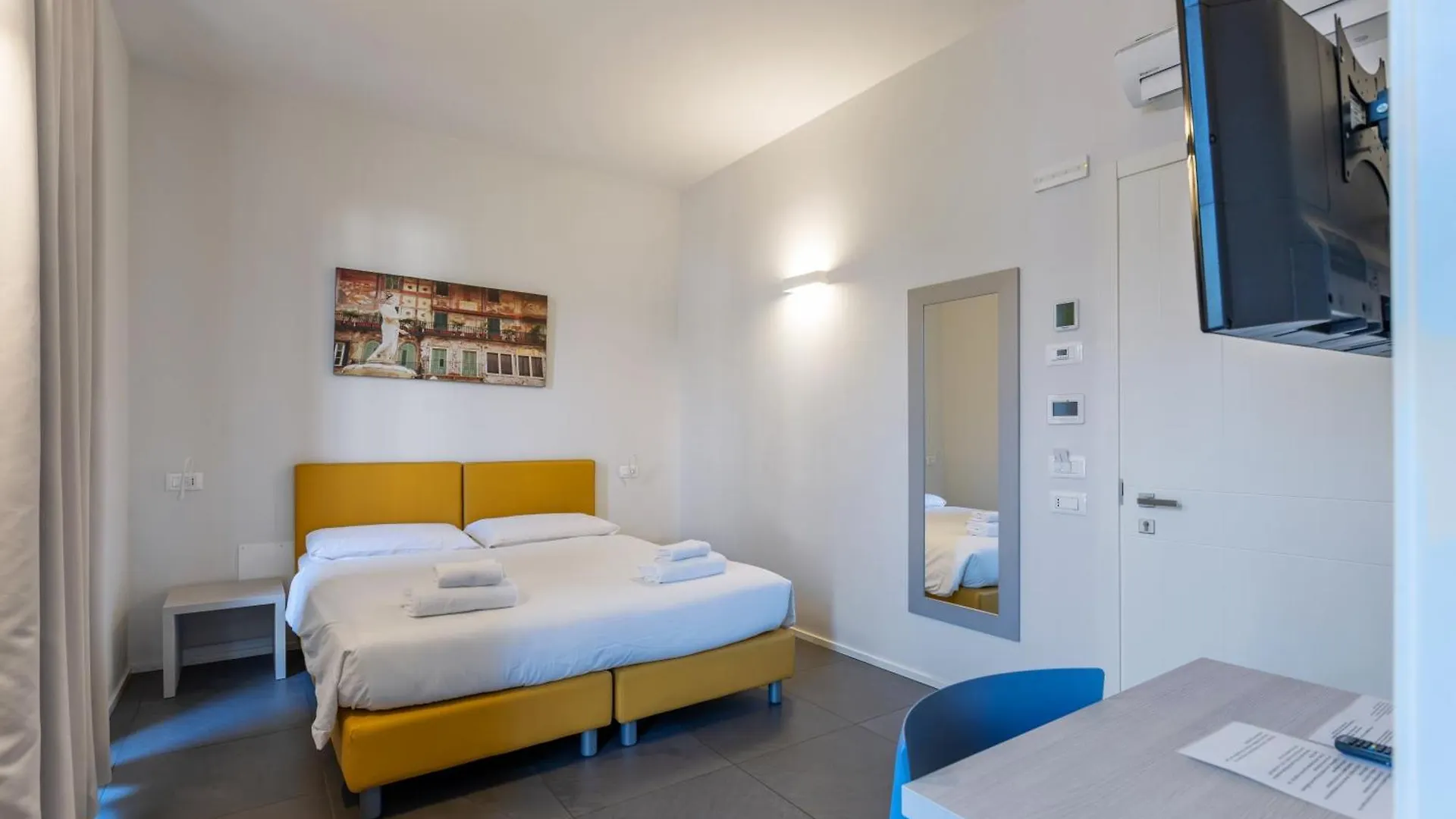 Stravagante Hostel & Rooms Verona 0*,  Italy