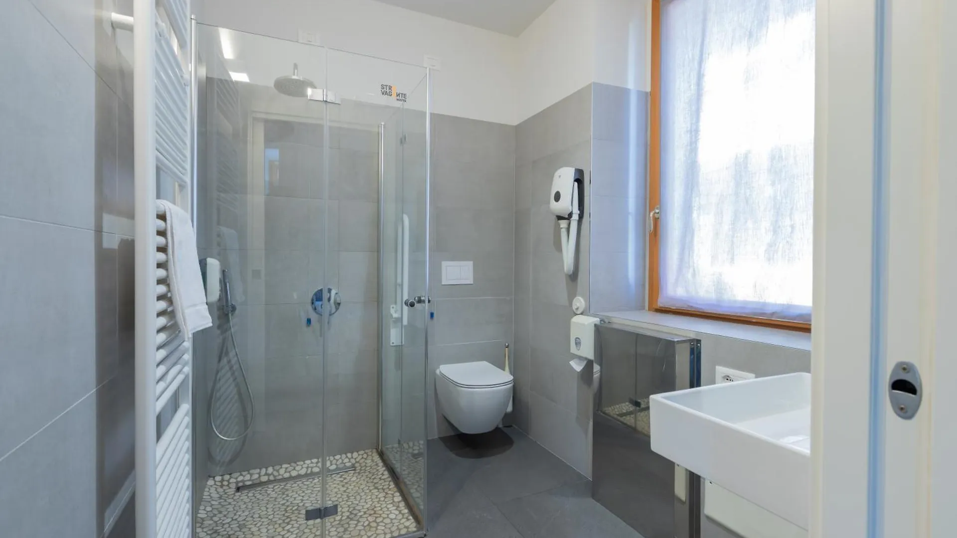 Stravagante Hostel & Rooms Verona 0*,  Italy