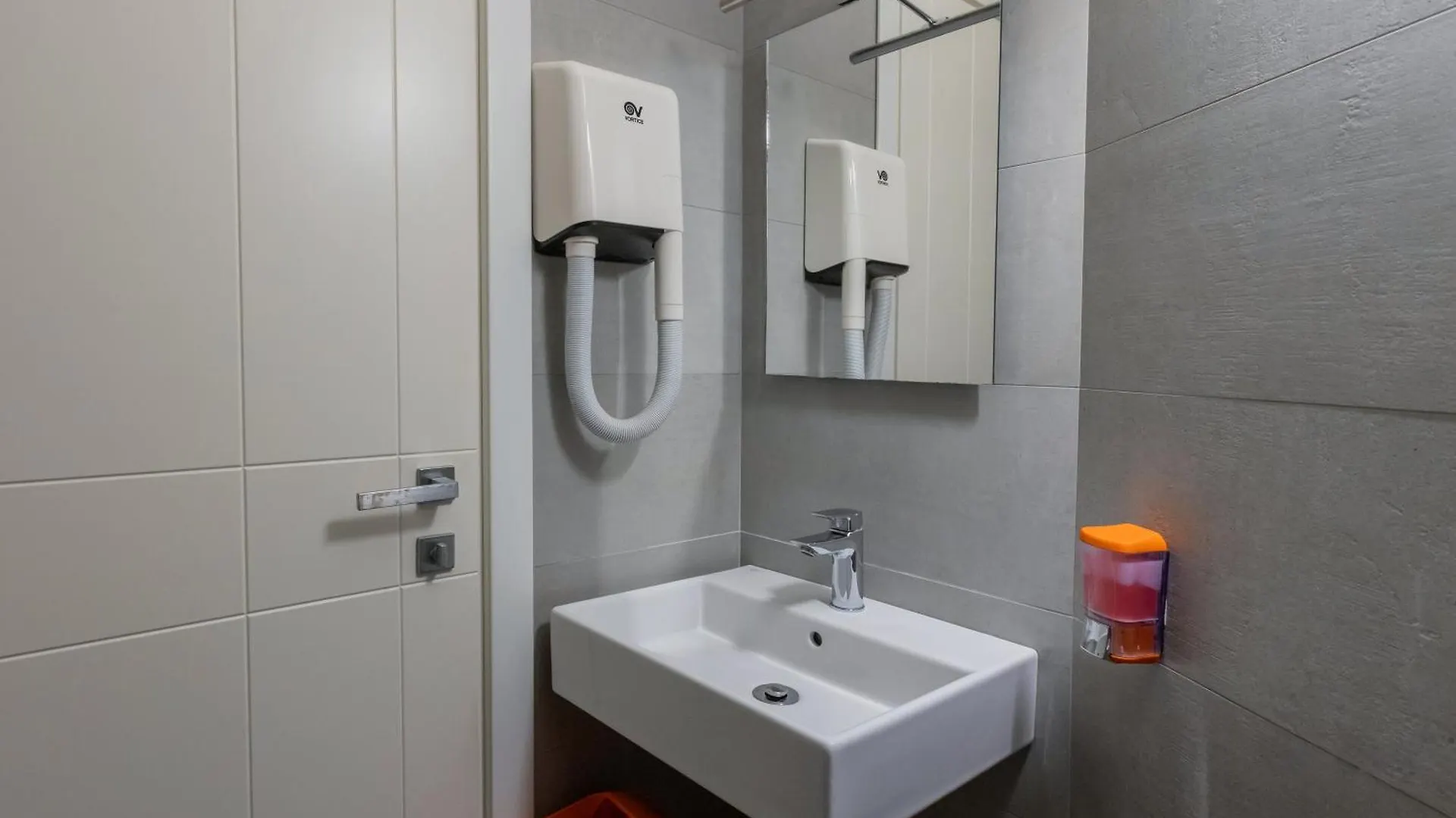 Stravagante Hostel & Rooms 베로나 0*,