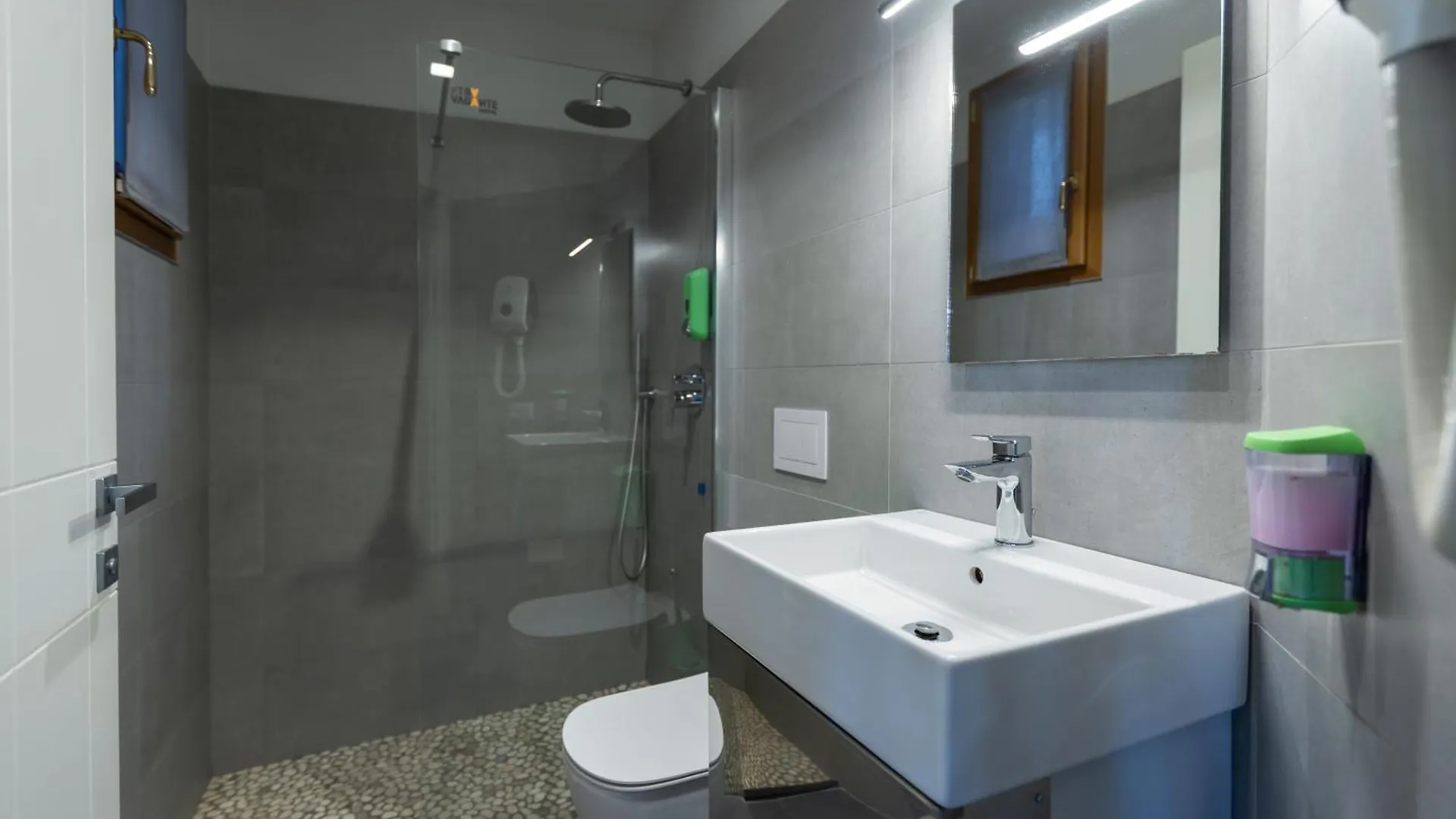 Stravagante Hostel & Rooms 베로나 0*,  이탈리아