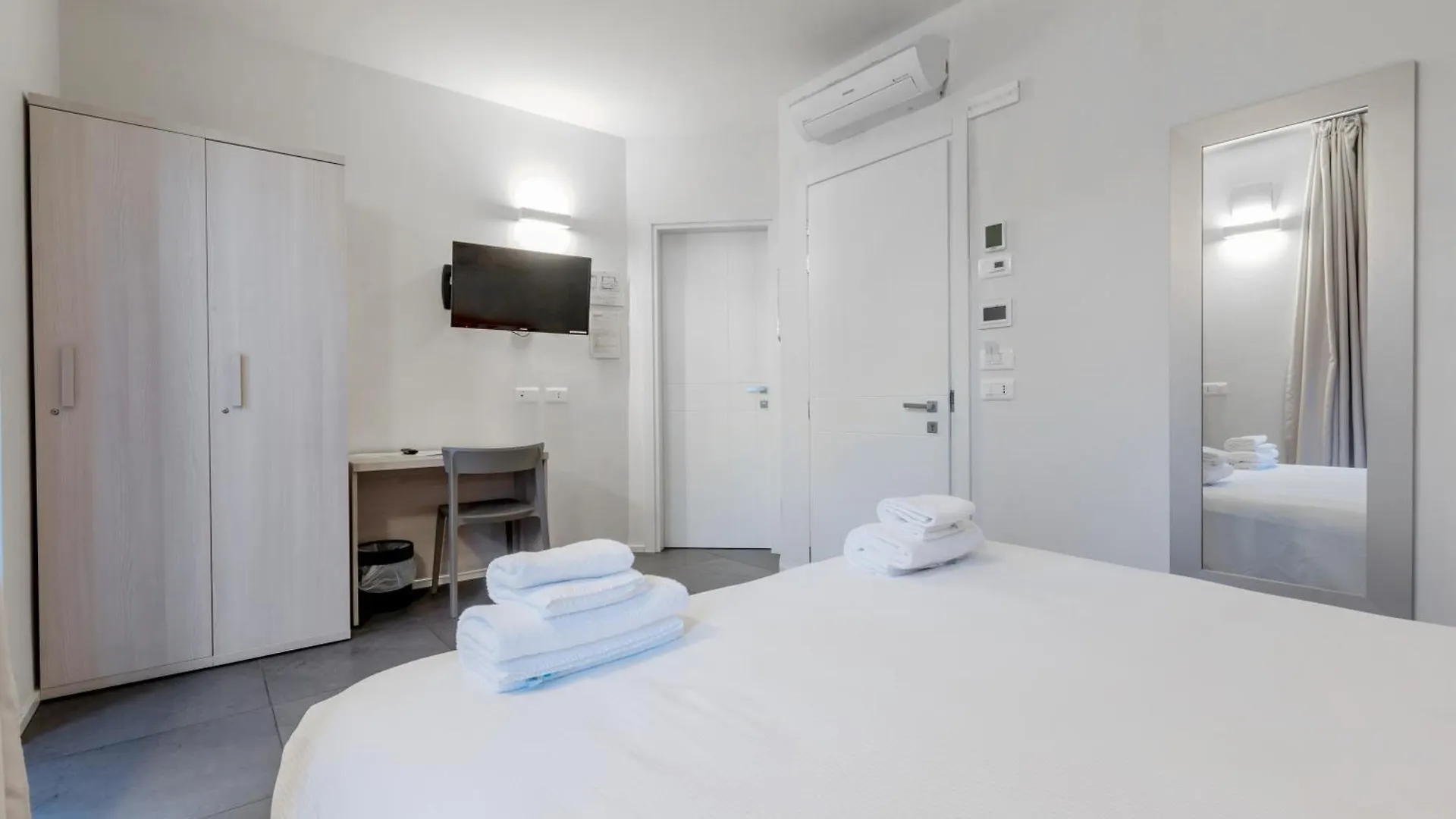 Stravagante Hostel & Rooms 베로나 0*,  이탈리아