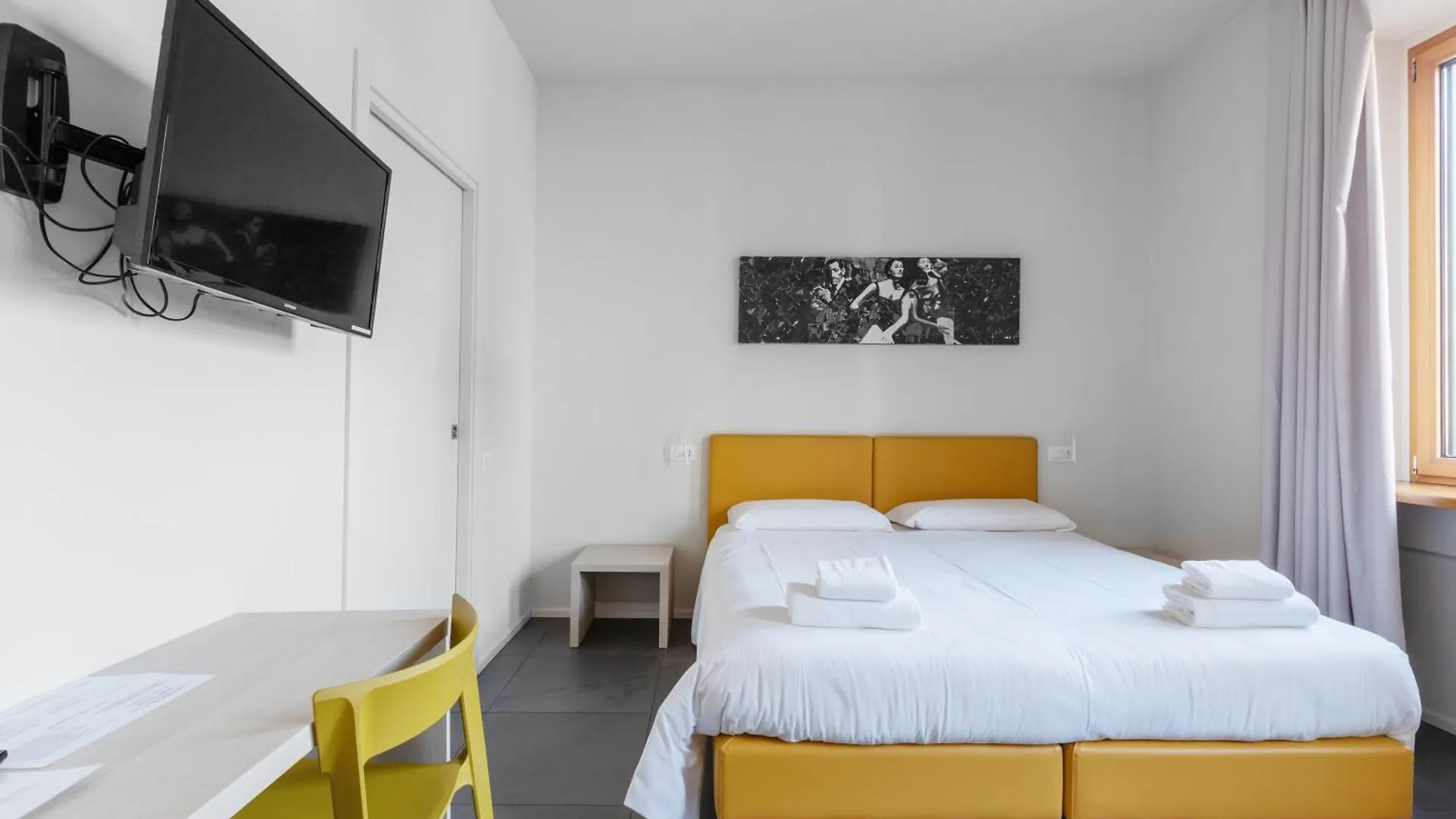 Stravagante Hostel & Rooms Verona Italy